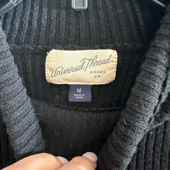 Universal Thread - Women's Shrunken Rib Turtleneck Pullover Sweater - Picture 5 of 6